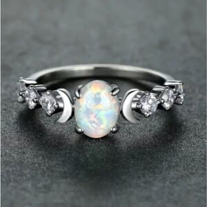 Vintage opal design wedding ring sz 8